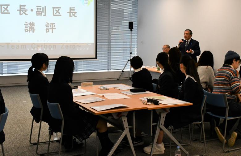 山本区長による講評
