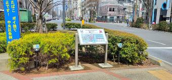 東日本橋交通導流島