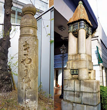 明治（左）・大正（右）の親柱の写真
