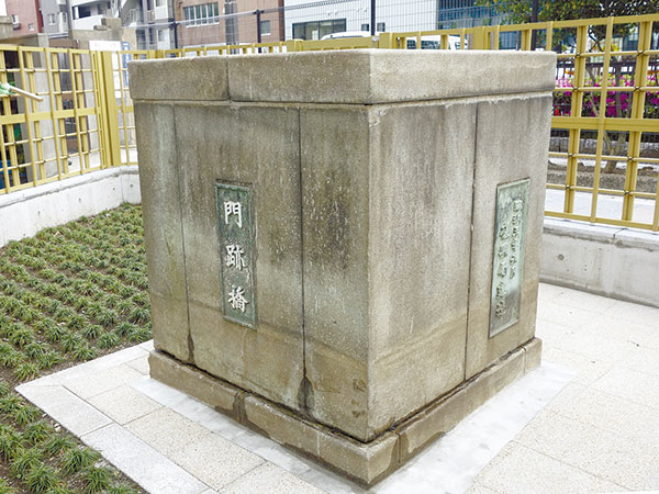 門跡橋の親柱部分の画像