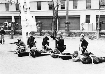 戦時下の遊び　提供：昭和館　画像