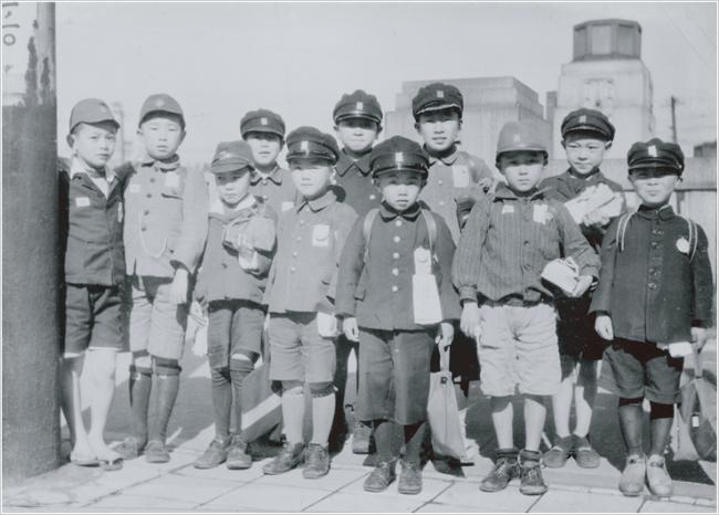 国民学校の児童たち（昭和18年4月）／提供：池田勘助　画像