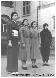 昭和16年12月19日に発表された決戦下の婦人標準服　提供：共同通信社　画像