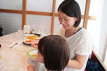 写真:妊娠出産休暇、育児休暇を利用して